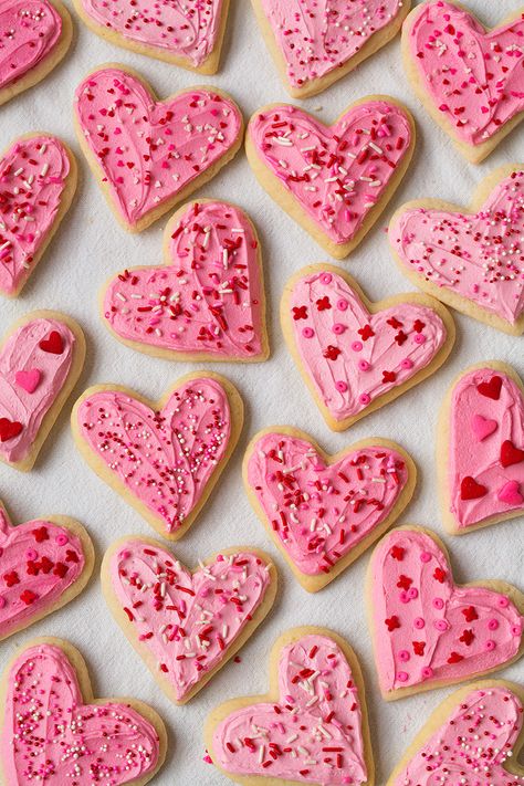 Fluffy Sugar Cookie Recipe, Sugar Cookie Dough Recipe, Soft Frosted Sugar Cookies, Sour Cream Sugar Cookies, Valentines Snacks, Cookie Dough Recipe, Valentine Sugar Cookies, Valentines Baking, Valentine Desserts