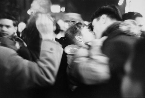 Saul Leiter - Kiss (1952) Saul Leiter, Walt Whitman, Movie Lines, Film Quotes, 인물 사진, Hopeless Romantic, Movie Quotes, A Group, The Universe