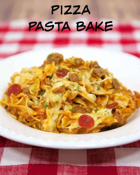 Pizza Pasta Bake Pizza Pasta Bake Recipes, Pizza Pasta Bake, Cheesy Pasta Bake, Best Freezer Meals, Pasta Casserole Recipes, Cheese Soup Recipes, Queso Cheddar, Baked Pasta Recipes, Plain Chicken