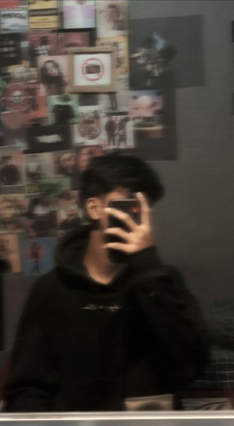 Mirror Selfie Men No Face, Mirror Selfie Boy No Face Aesthetic, Usernames For Instagram, Instagram Animation, Garfield Spiderman, Eksterior Modern, Cute Love Photos, Boy Blurred Pic, Best Friend Thoughts