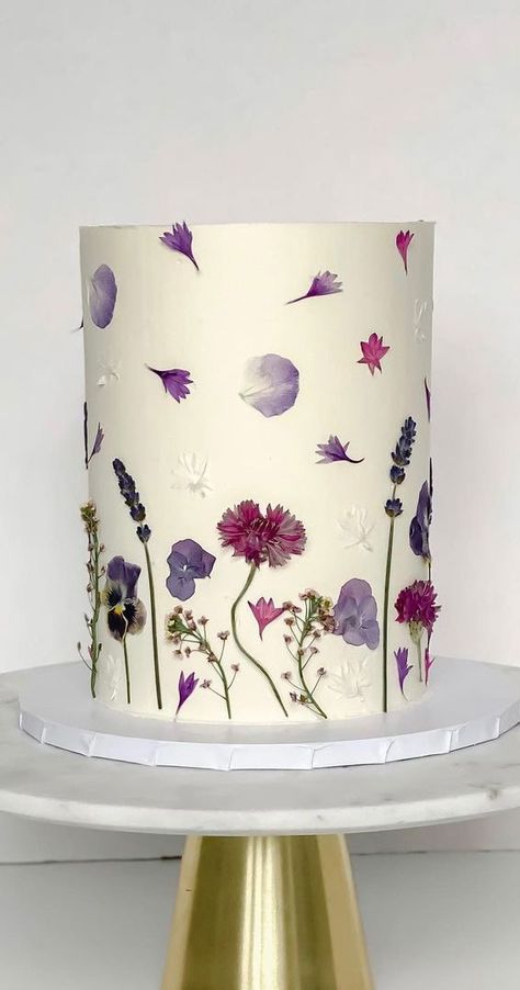 14 Pressed Flower Cakes 2021 , Dried Flower Cake | Fresh Flower Cakes Dried Flower Cake Ideas, Pressed Flower Cakes, Floral Wedding Cake Ideas, Flower Cake With Real Flowers, Edible Flowers Cake Decorating, Pressed Flowers Cake, Wedding Cakes With Edible Flowers, Cakes With Pressed Flowers, Cake With Dried Flowers