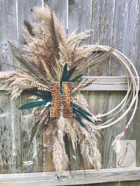 Previous Work — jamesonropeco.com Lariat Rope Crafts, Western Christmas Decorations, Rope Wreath Diy, Western Wreaths, Cowboys Wreath, Horseshoe Crafts Projects, Antlers Decor, Western Themed Wedding, Western Crafts