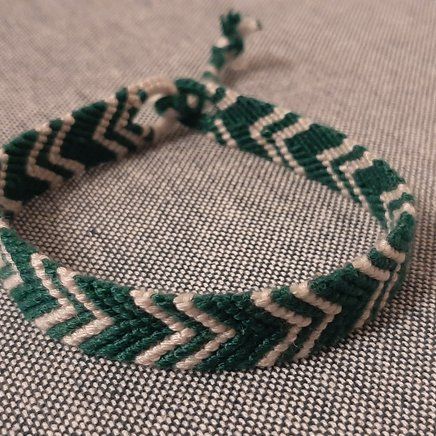 Friendship Bracelets For Men Pattern, Masculine Bracelet Patterns, Friendship Bracelet Patterns For Men, Masculine Friendship Bracelet Patterns, Modern Friendship Bracelet, Bracelet Patterns For Men, Bracelet Pattern Ideas, Normal Pattern Bracelet, Guy Bracelets