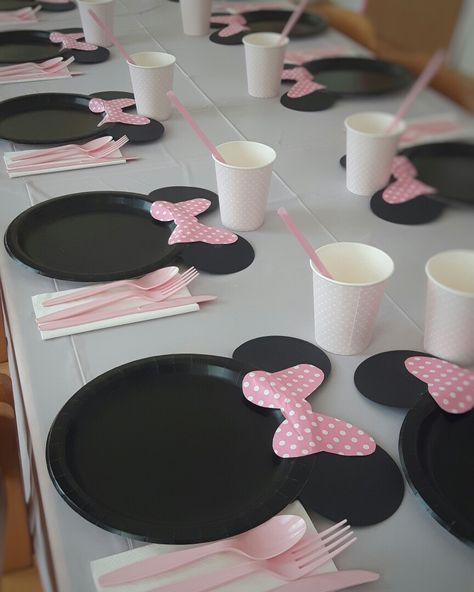 Minnie Themed 2nd Birthday Party, Birthday Decorations Minnie Mouse, Mini And Mickey Birthday Party, Simple Minnie Mouse Party, Minnie Birthday Decoration, Two Year Old Minnie Birthday Party, 2nd Minnie Mouse Birthday Party, Miney Mouse Birthday, Minnie Mouse Clubhouse Birthday Party