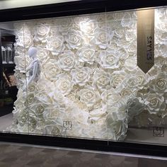 Salon Window Display, Bridal Shop Interior, Bridal Shop Ideas, Boutique Window Displays, Bridal Boutique Interior, Flower Backdrops, Fashion Window Display, Atlanta Usa, Decoration Vitrine