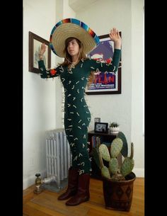 saguaro cactus costume #Disfraces #halloween #nochedebrujas #eldiadelosmuertos # #antifaz #máscara #disfraz #gitanilla #gitanillatrend Cactus Costume Diy, Dalmation Costume, Cactus Costume, Coco Party, Diy Costumes Women, Last Minute Costumes, Last Minute Halloween Costumes, Creative Costumes, Easy Costumes