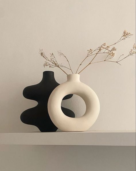 Vase For Living Room, Donut Vase, Clay Diy Projects, Tanah Liat, Diy Ceramic, Trendy Home Decor, Art Texture, Pottery Crafts, Ceramics Pottery Art