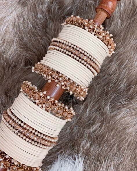 Brown Bangles Set, White Chooda, Punjabi Accessories, Wedding Jewellery Designs, India Trip, Wedding Jewelry Sets Bridal Jewellery, Indian Wedding Jewelry Sets, Perhiasan India, Indian Bridal Jewelry Sets