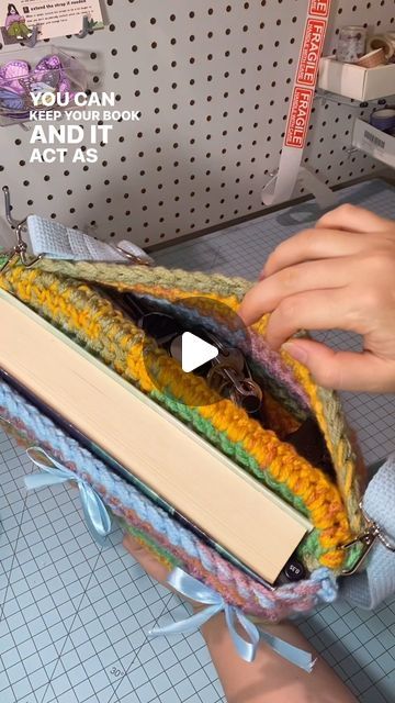 Biyabimi on Instagram: "I call it a book sleeve + bag but I’ve also been using it for my sketchbook, journal, kindle and more. Would you like a tutorial for this bag? 🥰 and if you want one, I have 4 designs on my shop right now. 2 different sizes and 2 strap length to fit you best 💕 #crochetbag #crochetbook #crochetidea" Crochet Book Sleeve Tutorial, Knit Book Sleeve, Book Case Crochet, Crochet Book Sleeve Free Pattern, Book Bag Crochet, Crochet Kindle Case, Crochet Book Bag, Book Sleeve Crochet, Crochet Laptop Sleeve