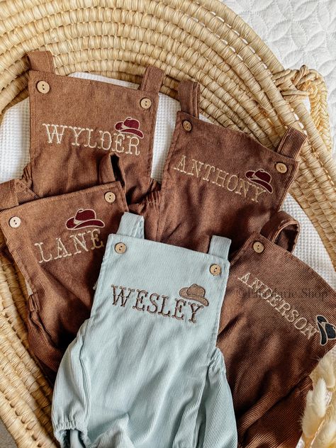 Saddle up for your little cowboy or cowgirl's first birthday with our charming romper overalls, perfect for a "Wild One", "How the West was One", or "My First Rodeo" themed celebration!  This adorable outfit is designed to add a touch of Western flair to their special day. Crafted with soft corduroy fabric, these overalls are both stylish and comfortable for your little one. The cowboy hat embroidery on the chest, accompanied by your little ones name, adds a playful and festive touch, perfect fo Baby Western Outfit Boy, Cowboy Baby Photoshoot, Baby Cowboy Outfits, First Birthday Boy Rodeo, First Rodeo Birthday Outfit, Wild West First Birthday Boy, Western Baby Boy Clothes, Western Baby Outfits, First Birthday Rodeo Theme