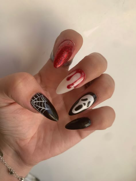 Black Ghost Face Nails, Ghostface Nails Almond, Ghost Face Nail Art, Nails Ghost Face, Scary Movie Nails, Halloween Nails Scary, Cartoon Character Nails, Ghost Face Nails, Ghostface Nails