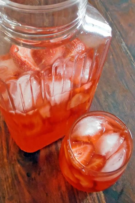 Sweet white wine is combined with strawberry schnapps, sugar and strawberries to make this refreshing Strawberry Schnapps Sangria. Schnapps Drinks, Wine Ice Cubes, Christmas Party Planning, Sweet White Wine, Strawberry Dessert Recipes, Strawberry Wine, Fortified Wine, Party Plan, Boozy Drinks