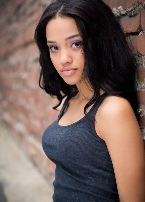 Kiersey Clemons 3 Kiersey Clemons, Girls Swim, Black Actresses, Actor Headshots, Zara Boots, Tennis Club, Female Character Inspiration, Girls Black, Fesyen Wanita