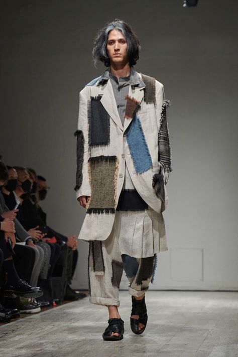 2023 Paris Fashion, Yohji Yamamoto Menswear, Andro Fashion, Japan Fashion Week, 2023 Menswear Fashion Show, Yoji Yamamoto, Avant Garde Streetwear, Japanese Mens Fashion, Deconstruction Fashion