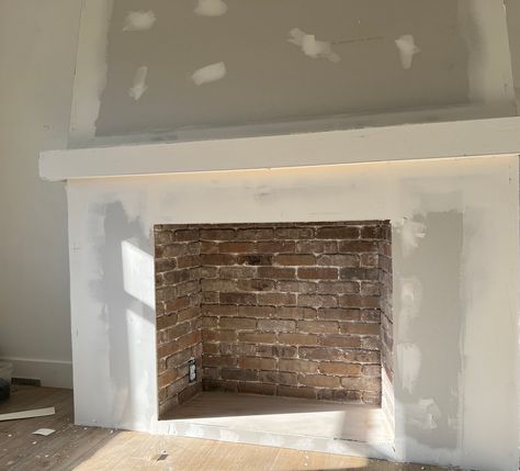 DIY Plaster Fireplace Diy Adobe Fireplace, Venetian Plaster Over Brick Fireplace, Plaster Of Paris Fireplace, Diy Plaster Fireplace Surround, Plaster Brick Fireplace, Plaster Fireplace Ideas, Diy Fireplace Stone, Faux Plaster Fireplace, Plaster Over Brick Fireplace