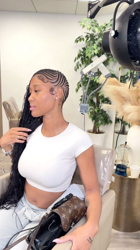 Boho Lemonade Fulani Braids, Design Braids For Black Women, Creative Braids For Black Women, Braided Boho Ponytail, Braided Hairstyles For Black Women Protective Styles, Vacay Braids, Small Lemonade Braids, Braided Hairstyles Videos, Cornrow Hairstyles For Black Women