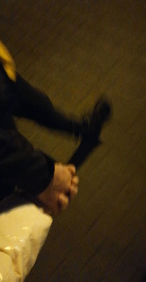 Walk with bf Blurry Bf Pics, Fake Bf Pics Hands, Fake Gf Snaps Holding Hands, Fake Bf And Gf Snaps, Bf And Gf Shadow Pics, Bf And Gf Asethic, Fake Pics To Make Ex Jealous, Couple Walking Together Holding Hands Videos, Fake Bf And Gf Pictures