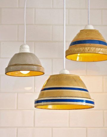 How to turn ceramic bowls into pendant lampshades in just three steps. Antique Bowls, Diy Lampe, Lights Hanging, Bowl Light, Stoneware Bowls, Crafts From Recycled Materials, Bowl Pendant, Diy Ceramic, Diy Upcycling