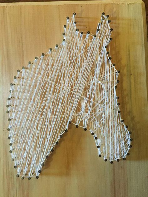 Horse-string-art Horse Room Decor, Horse Room, Nail String, Nail String Art, Cowgirl Magazine, Horseshoe Crafts, Horse Crafts, String Art Diy, Horse Diy