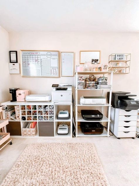 Bedroom Ideas Trendy, New Bedroom Ideas, Office Craft Room Combo, Home Office Aesthetic, Office Aesthetic, Home Office Layout, Idee Cricut, Home Office Inspiration, Dream Craft Room