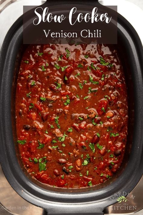 This satisfying Slow Cooker Venison Chili is made entirely in a crockpot with lean ground venison, three types of beans, veggies, and smoky chili seasonings. Each bite is succulent, smoky, and subtly sweet! Deer Chilli Recipe, Deer Meat Chili, Ground Venison Chili, Venison Chilli, Slow Cooker Venison Chili, Deer Chili Recipe, Smoky Chili, Ground Venison Recipes, Slow Cooker Venison