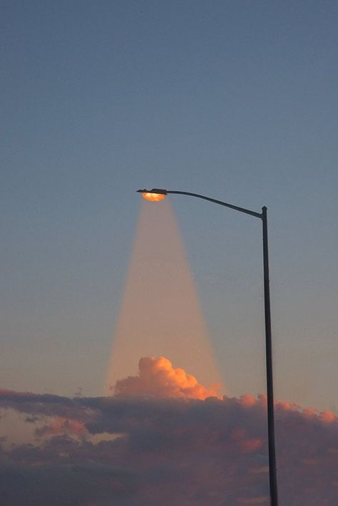 Pc Backgrounds, Backgrounds Instagram, Clouds In The Sky, Hapkido, Images Esthétiques, Foto Inspiration, A Workout, Street Light, Sky Aesthetic