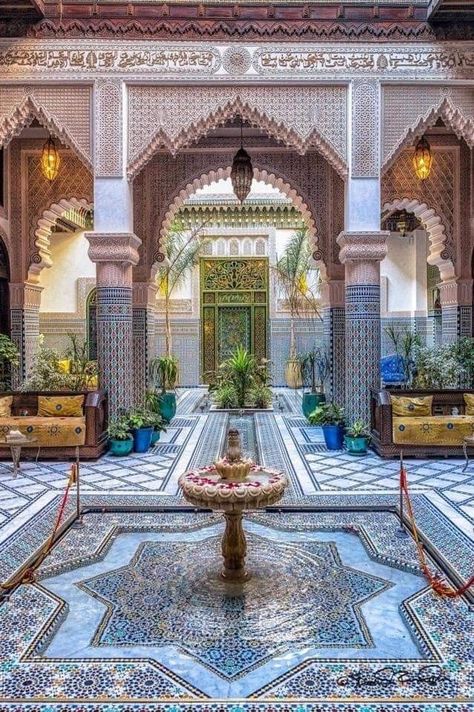 Mosaic Water, Villa Homes, Floor Planning, Interior Courtyard, Moroccan Garden, Moroccan Houses, Design Marocain, Courtyard Ideas, Moorish Architecture