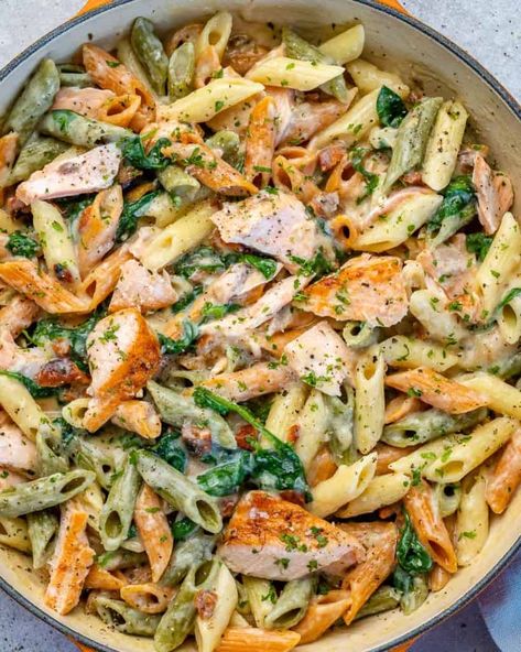 Recipes Under 400 Calories, Salmon Pasta Recipe, Creamy Salmon Pasta, Salmon Pasta Recipes, Creamy Salmon, Plats Healthy, Skimmed Milk, Lentil Pasta, Healthy Pasta