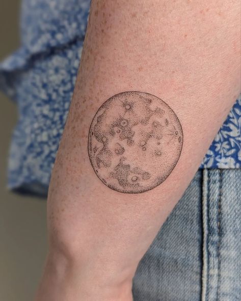 I'm way behind on posting.. thank you school holidays. I AM LOSING MY MIND. My lovely client Becky came back for her third tattoo with me yesterday, all the way from Manchester. 🤗 We handpoked this full moon which is actually round, not potato shaped - it just wraps slightly. Swipe to see her two healed tattoos - the butterfly is 18 months old, and the chaffinch is almost 2 years old. Thank you Becky! 🧡 Full Moon Face Tattoo, Small Full Moon Tattoo, I Am Losing My Mind, Full Moon Tattoo, Losing My Mind, Chaffinch, Moon Face, Stick And Poke, Face Tattoo