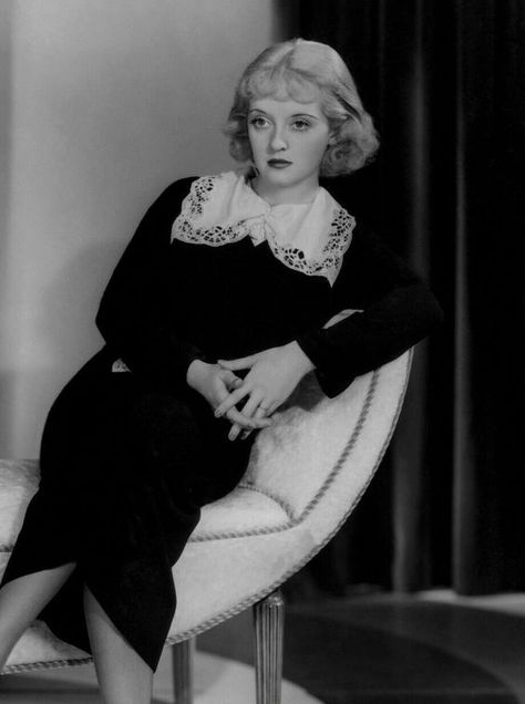 Bette Davis Eyes, Old Hollywood Movie, Betty Davis, Gamine Style, Old Hollywood Stars, Bette Davis, Female Actresses, 1930s Fashion, Old Hollywood Glamour