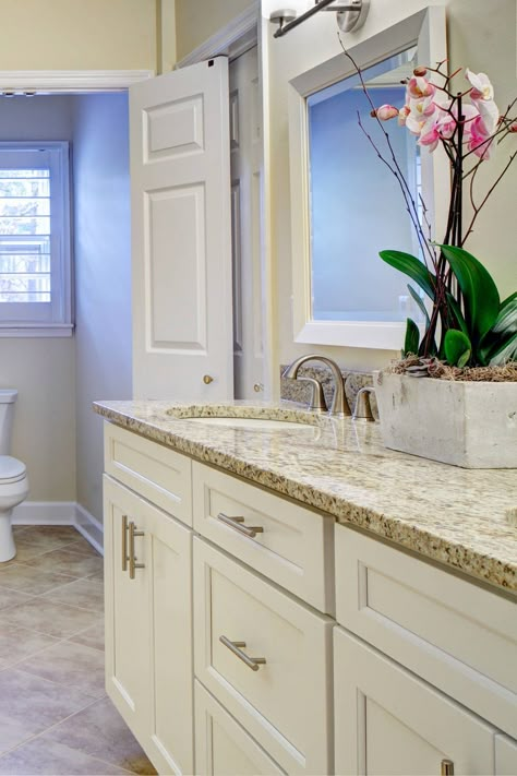 The best combination of color matching these days is white cabinets with Santa Cecilia granite. #santaceciliagranitevanitycountertop #santaceciliagranitevanitycounter #santaceciliagranitevanitytop #creamgranitecolors #goldgranitecolors #santaceciliagranitebacksplash #whitecabinet #whitecabinetry #whitecupboard #creamfloortile #creamtileflooring #creamtravertinefloortile #whiteporcelainvanitysink #framedbathroommirror #creamwallpaint #whitecabinetsantaceciliagranitecountertop Bathroom Cabinets And Countertops, White Bathroom Cabinets With Granite, Cream Bathroom Vanity Ideas, Bathroom Granite Ideas, Off White Vanity Bathroom, Ivory Vanity Bathroom, Bathroom Granite Countertops Vanities, Granite Countertops With White Cabinets Bathroom, Bathroom Vanity Granite Countertop