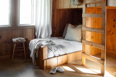 Inside Leanne Citrone’s Cozy Arrowhead Cabin Southwest Mountain Cabin Decor, Small Cabin Interiors, Scandinavian Cabin, Custom Bunk Beds, Cabin Interior Design, Modern Bunk Beds, Bear Cabin, Tipi Tent, Cabin Bedroom