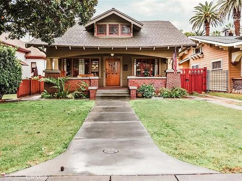 1910 Craftsman For Sale In Riverside California Boho Craftsman Home, California Craftsman Exterior, Craftsman Cottage Exterior, Craftmans Home, Modern Craftsman Exterior, Wash Bed Sheets, San Sequoia, Jennifer Lane, Compound House