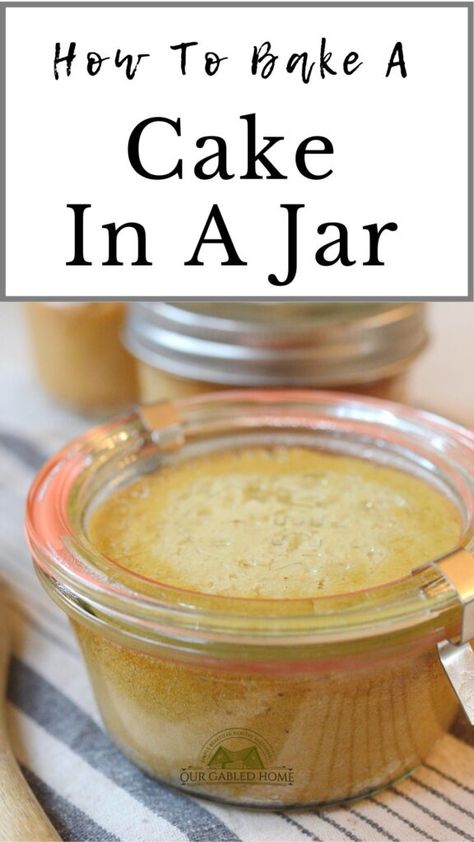 Have you ever considered trying your hand at baking mason jar cakes? In this post, I'll be guiding you through the art of baking in jars, a trend that's gaining momentum for excellent reasons. These single-serve cakes not only offer an aesthetically pleasing presentation but also grant you the ability to store your baked treats for extended periods. I'll elucidate the methods, share useful tips, and provide creative ideas on how you can also embark on the journey of baking cakes in jars. Cake Mix In A Jar Recipe, Cakes In Jars, Mason Jar Baking, Mason Jar Desserts Recipes, Mason Jar Pies, Desserts Mini, Mason Jar Cakes, Mason Jar Desserts, Easy Apple Cake