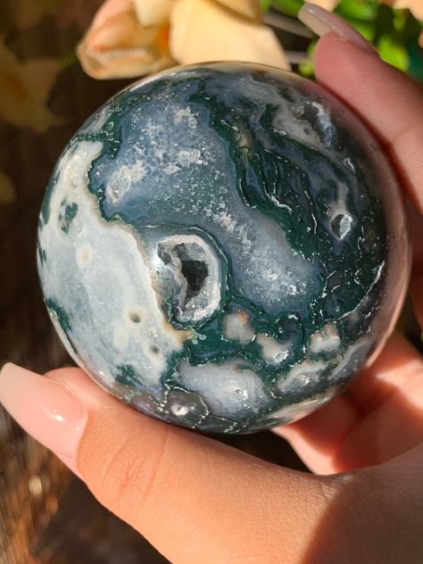 Spiritual Chakras, Crystal Rocks, Moss Agate Crystal, Lake Superior Agates, Crystal Castle, Crystal Aesthetic, Orange Calcite, Pretty Rocks, Meditation Crystals