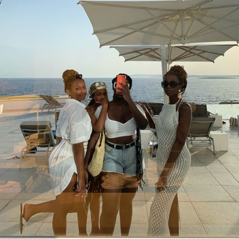 Black girl  trip Black Friends Trip Aesthetic, Traveling With Friends Aesthetic Black, Black Girls Trip Aesthetic, Girls Trip Aesthetic Black Women, Girls Trip Black Women, Black Friendship Goals, Trio Things, Black Girls Trip, Black Friendship