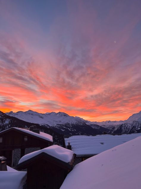 The most beautiful sunset in La Rosiere ski resort, France. It was in december andnit was all snowy and the sunset was picturesque with the kountains in the background and the chalets! Instagram post inspo inspiration Photo Ski, Skiing Aesthetic, Winter Vibes, Zermatt, City Views, Pretty Places, Ski Resort, The Sunset, City View