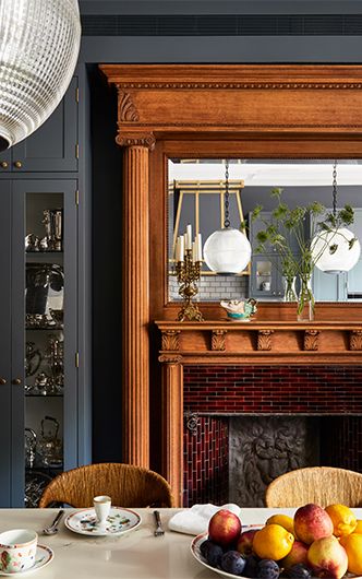 Harlem Brownstone | MSA Ny Brownstone Interior, Brownstone Dining Room, Harlem Brownstone, Brownstone Kitchen, Builtin Bookshelves, Havenly Dining Room, Townhouse Interior, Residential Architect, Entry Way Design