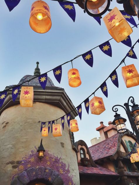 Disney Rash, Tangled Birthday, Rapunzel Party, Tema Disney, Disney Photo Ideas, Disney World Pictures, Disney Photos, Disney Tangled, Pinturas Disney