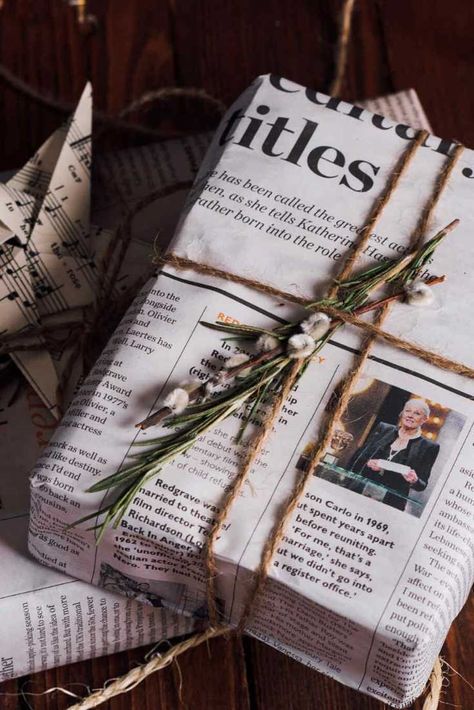 Wrap your Christmas gifts with sustainable options - we've got some easy eco ideas from fabric wrap to newspaper. #christmaswrapping #christmascrafts #lowwastechristmas #christmasinspo Newspaper Fabric, Wrap Christmas Presents, Make Your Own Wrapping Paper, Newspaper Wrapping, Sustainable Gift Wrap, Eco Christmas, Sustainable Christmas, Gift Wrapping Inspiration, Gift Wrapping Ideas