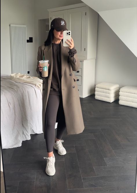 Trench Coat Active Wear, Leggings And Coat Outfit, Trench Coat And Trainers Outfit, Sweatshirt And Trench Coat, Trench Coat Outfit Hoodie, Sweatshirt And Coat Outfit, Adanola Coffee Bean, Leggings And Trainers Outfits, Trench With Hoodie Outfit