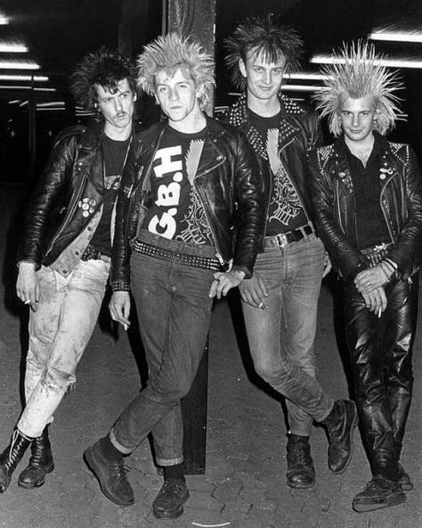 70s Punk Aesthetic, British Punk Fashion, Punk Fashion Male, 80s Punk Fashion, Punks 70s, Cultura Punk, 70s Punk, Gang Culture, British Punk