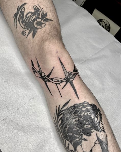 Skull And Barbed Wire Tattoo, Thick Barbed Wire Tattoo, Barbwire Collar Bone Tattoo, Barbed Wire Elbow Tattoo, Barb Wire Knee Tattoo, Barbed Wire Knee Tattoo, Knee Tats, Athens Tattoo, Barb Wire Tattoo