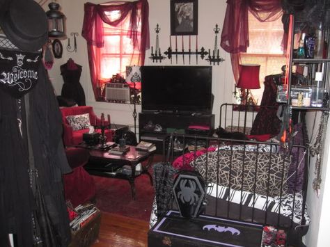 From Dark Victorian Gothic Living Room Ideas, Goth Room Ideas, Emo Room, Gothic Living Room, Gothic Room, Gothic Bedroom, Dark Home Decor, Goth Home Decor, Dreamy Room