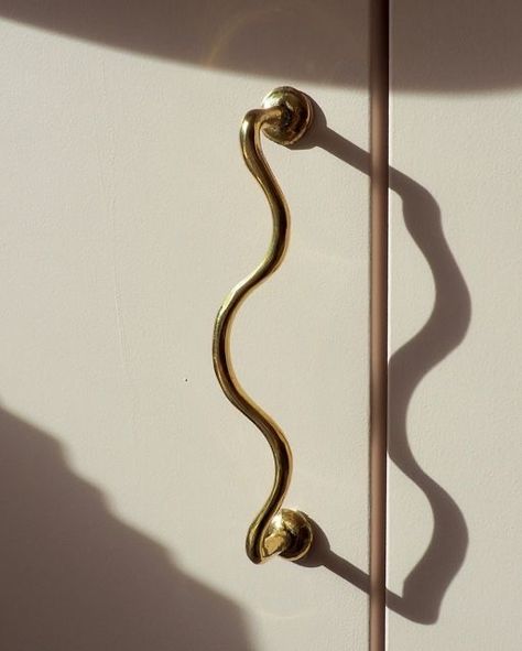 Brass Fridge Handles, Brass Door Pull, Vintage Brass Hardware, Antique Brass Handles, Fun Cabinet Hardware, Door In Door, Wardrobe Hardware, Minimalism Living, Brass Home Decor