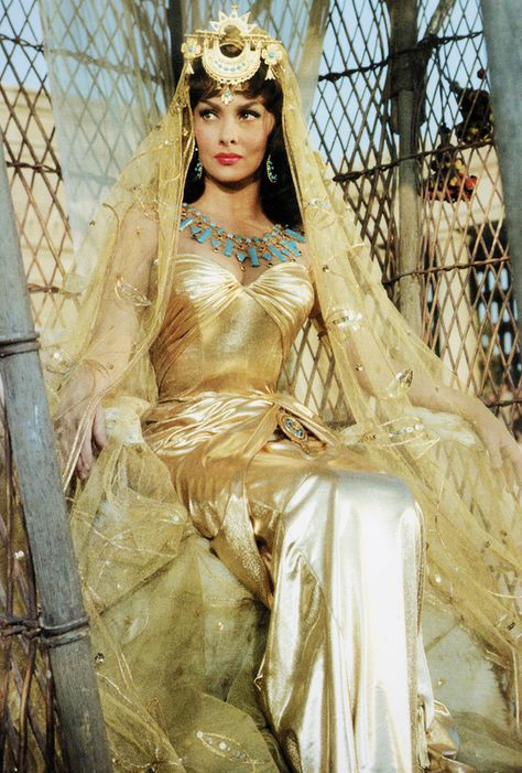 Gina Lollobrigida in, Solomon and Sheba (1959) Solomon And Sheba, Queen Of Sheba, Egyptian Fashion, Gina Lollobrigida, Italian Actress, Actrices Hollywood, Movie Costumes, Old Hollywood Glamour, Golden Age Of Hollywood