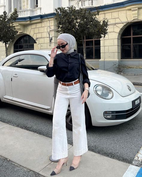 too many shots cs i cant choose | Instagram White Hijab Outfit, Black Outfit Hijab, Ootd Classy, Muslimah Fashion Casual, Black White Outfit, Hijab Style Casual, Hijabi Fashion Casual, Hijabi Style, Hijabi Outfits Casual