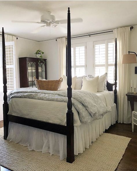 Room Rearranging Ideas, Room Rearranging Ideas Bedrooms, Rearranging Bedroom Ideas, Rearranging Bedroom, Living Vintage, Bedroom Bliss, Traditional Bedroom Decor, Cottage Bedroom, Four Poster