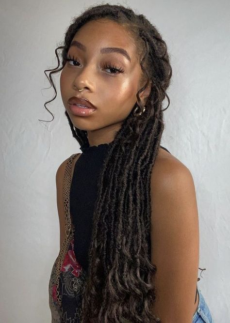 Beauty Inspo, Girls Hairstyles Braids, Girls Braids, Locs Hairstyles, Box Braids Hairstyles, Black Girls Hairstyles, Brown Skin, Golden Brown, Protective Hairstyles