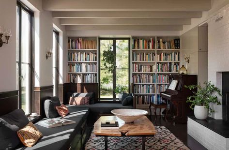 Inside an interior designer's classic American farmhouse on Sauvie Island Jessica Helgerson, Popular Living Room, American Farmhouse, A Living Room, Home Library, Family Living, Large Homes, Maine House, Interior Design Firms